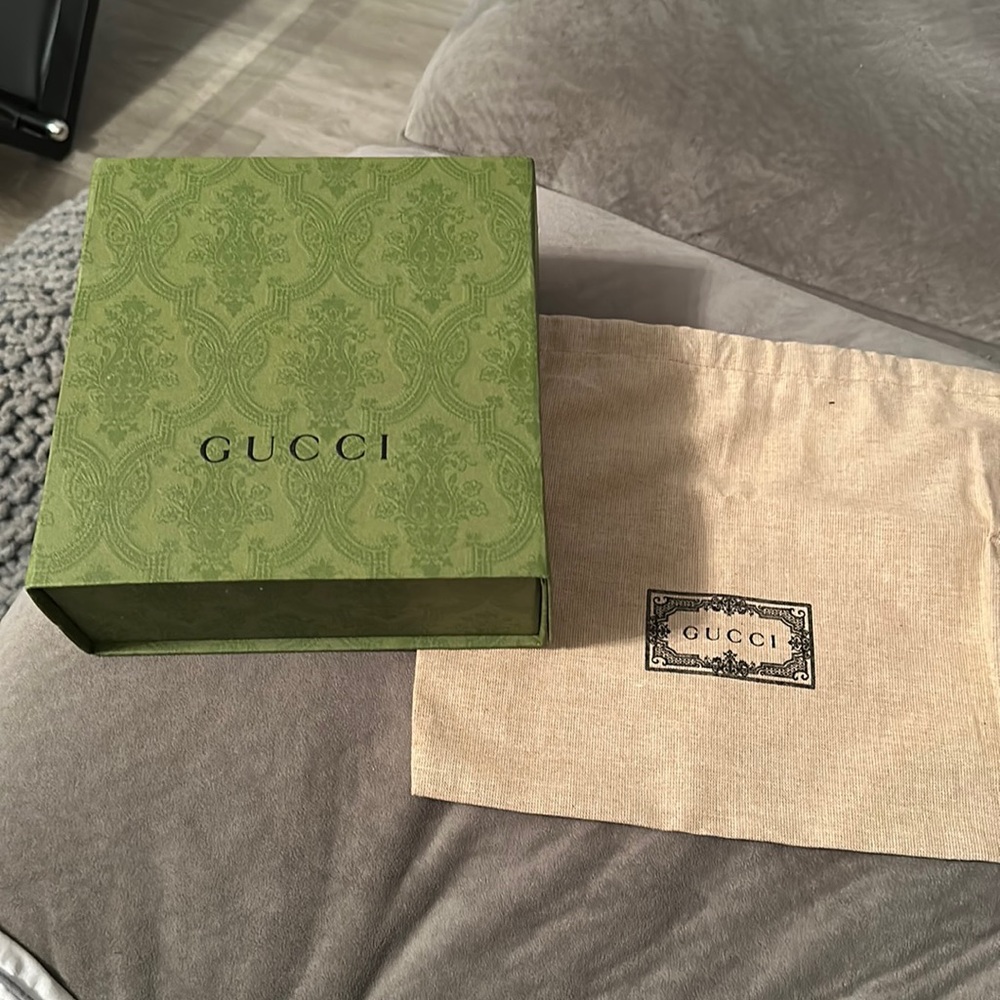 Gucci box/dust bag